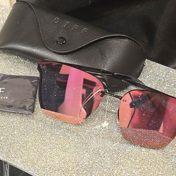 Diff Eyewear Bella-V Sunglasses- Matte Black/Pink Mirrored - Picture 8 of 12